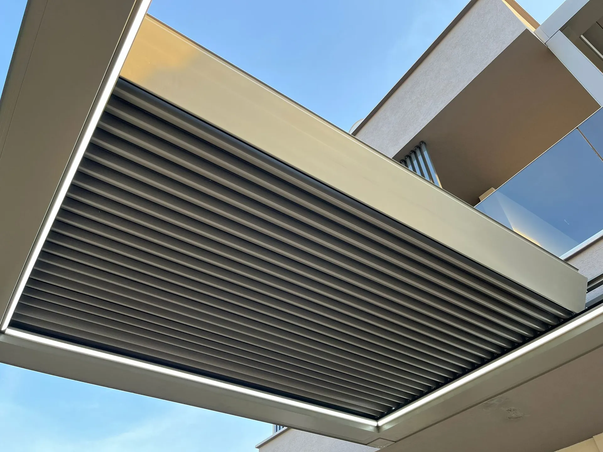İzmir tente ve bioklimatik pergola montajımız